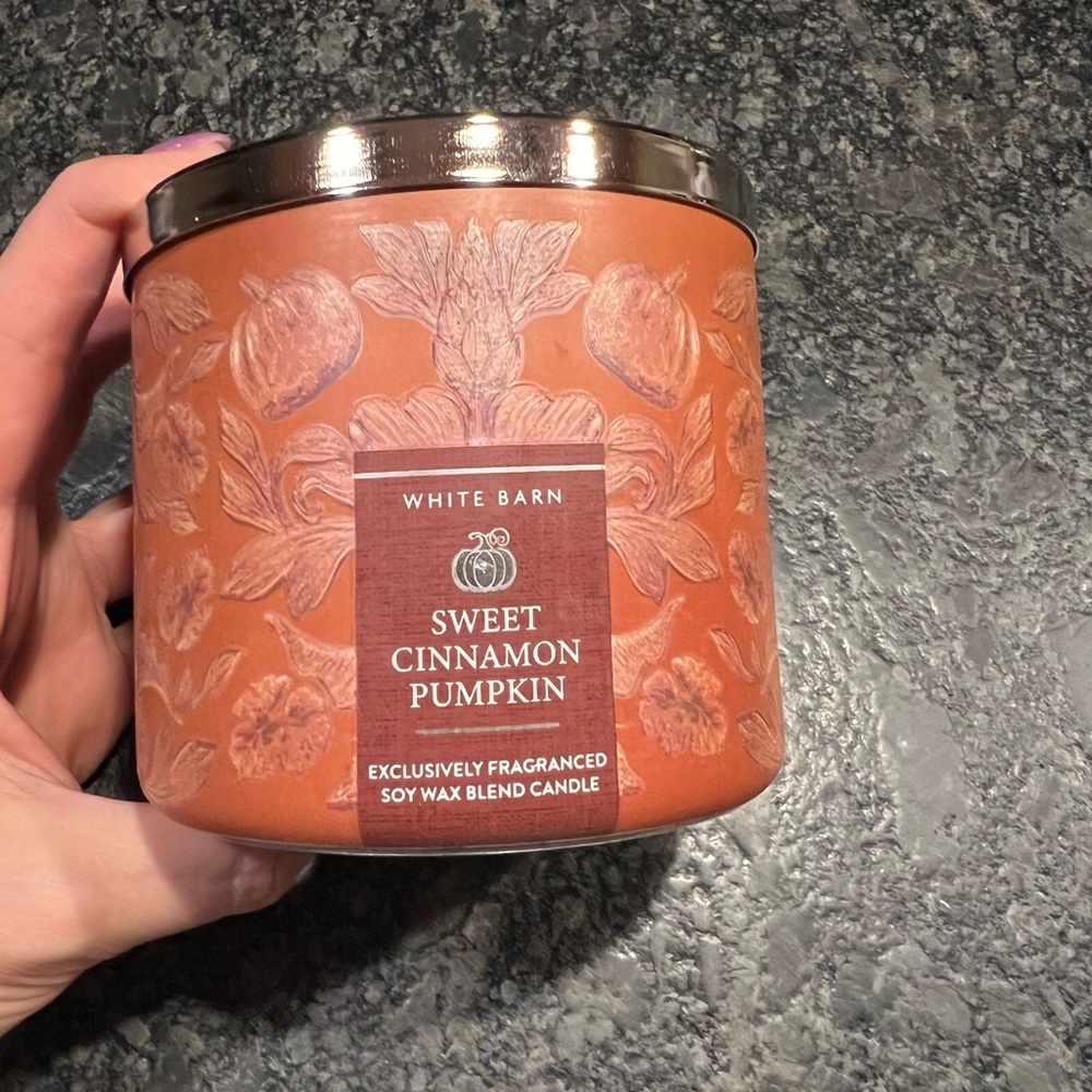 White Barn Sweet Cinnamon Pumpkin Candle - Terracotta and Copper